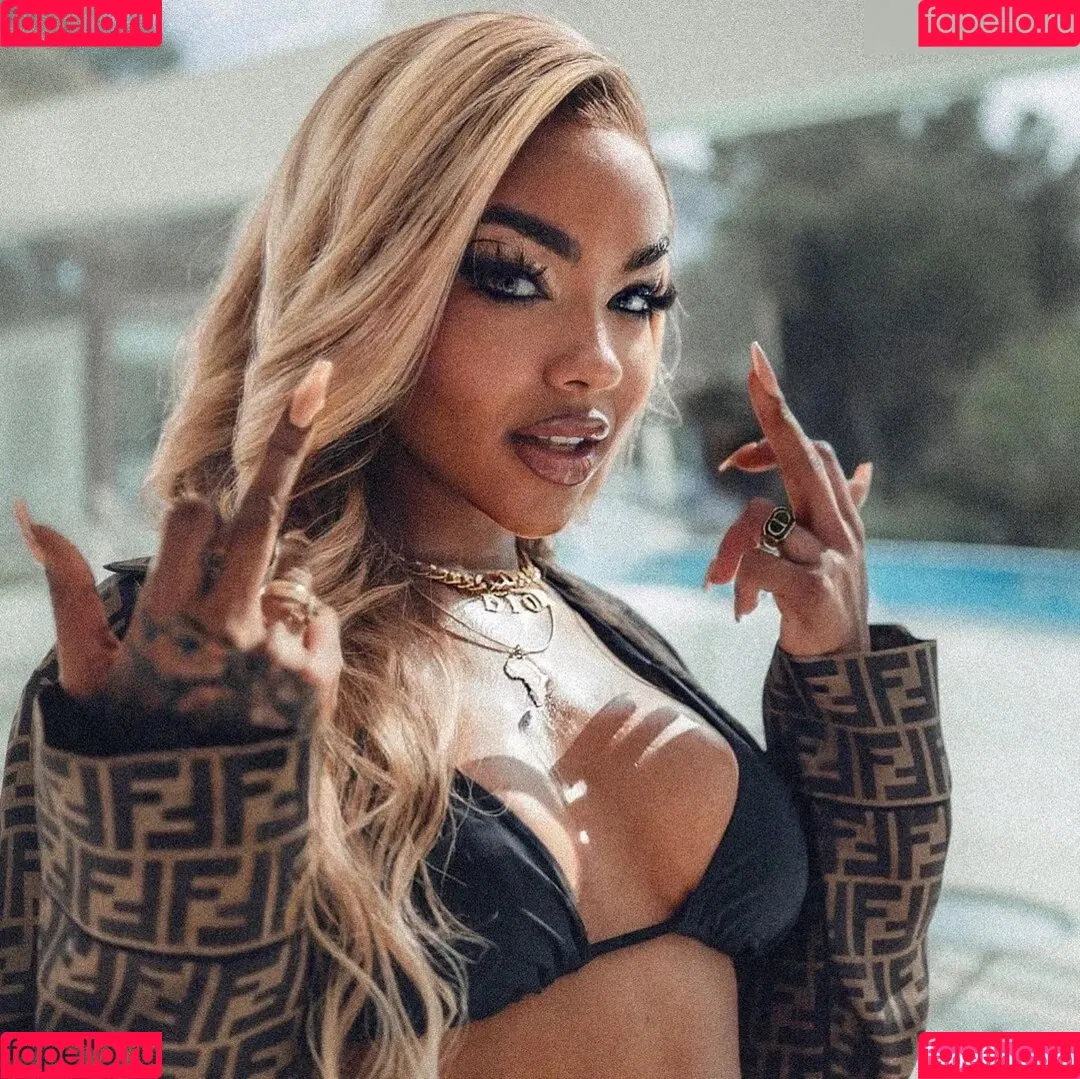 Alicia Awa Onlyfans Photo Gallery 