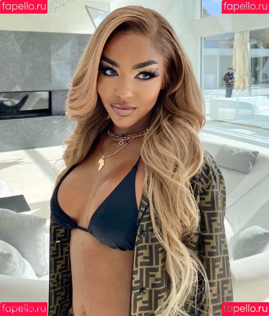Alicia Awa Onlyfans Photo Gallery 
