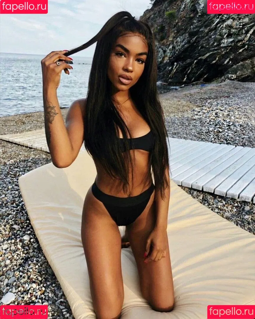 Alicia Awa Onlyfans Photo Gallery 