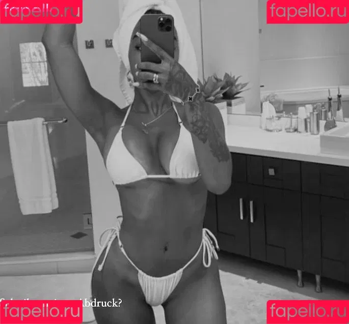 Alicia Awa Onlyfans Photo Gallery 