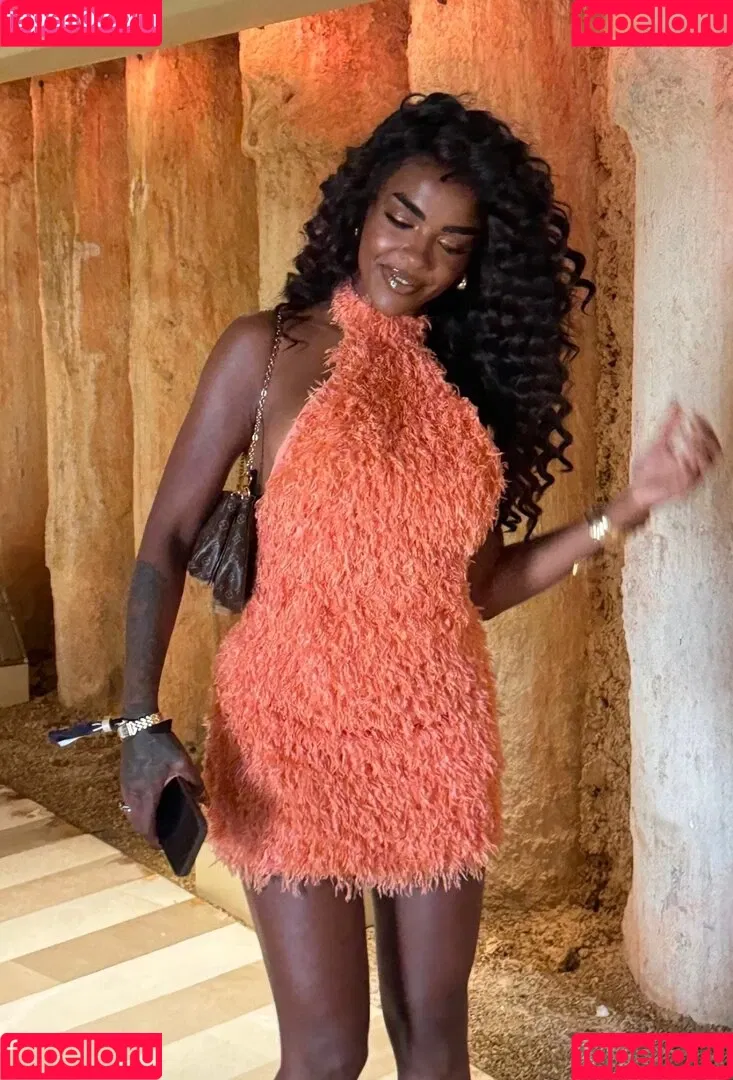 Alicia Awa Onlyfans Photo Gallery 