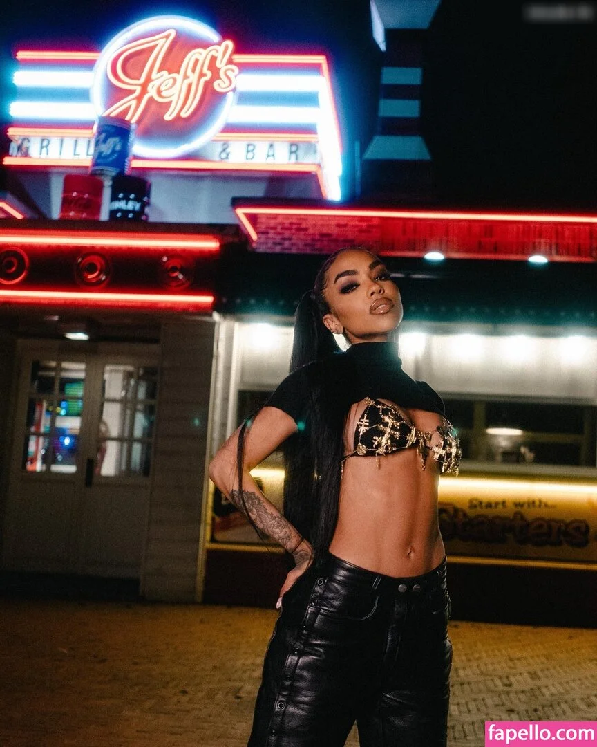 Alicia Awa Onlyfans Photo Gallery 