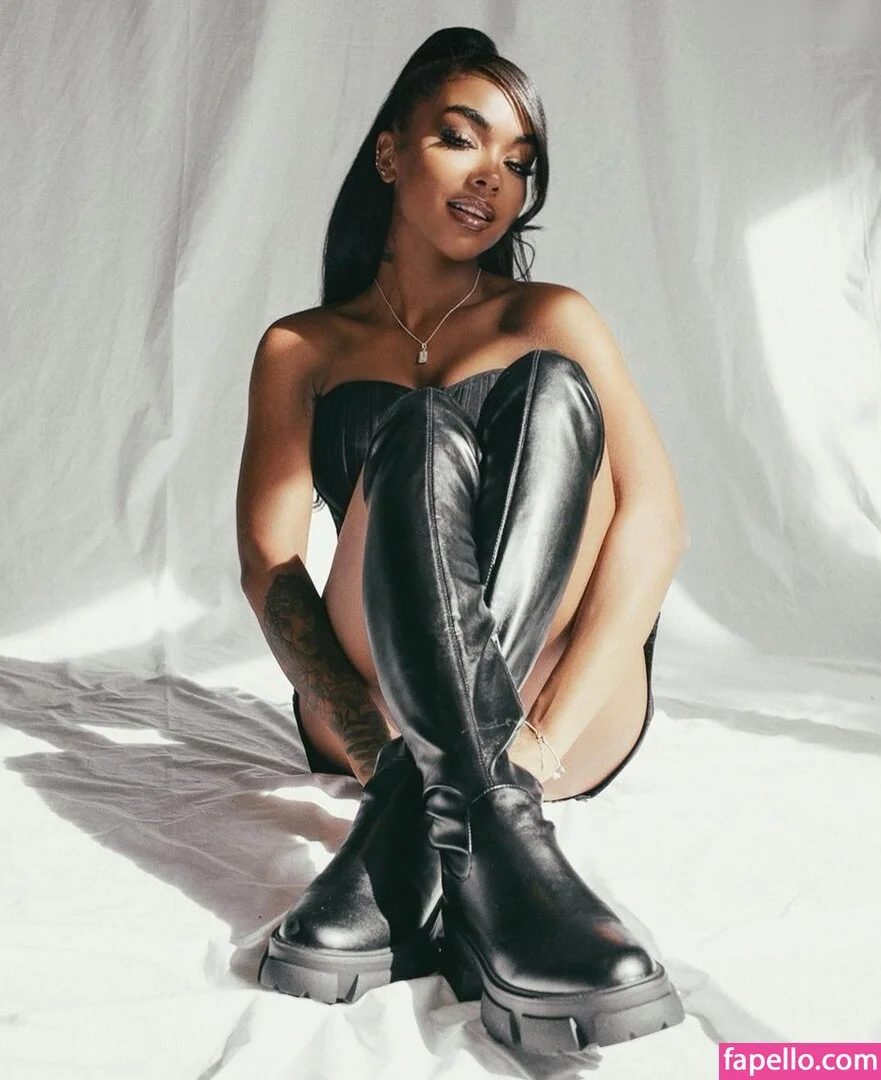 Alicia Awa Onlyfans Photo Gallery 