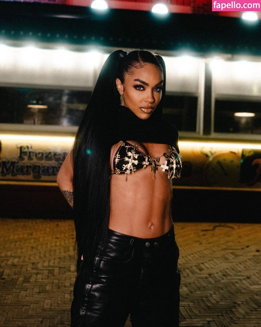 Alicia Awa Onlyfans Photo Gallery 