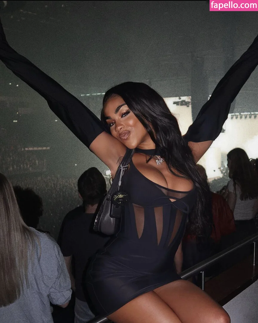 Alicia Awa Onlyfans Photo Gallery 