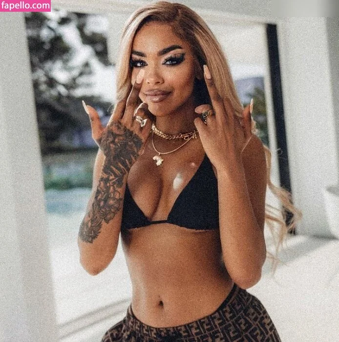 Alicia Awa Onlyfans Photo Gallery 