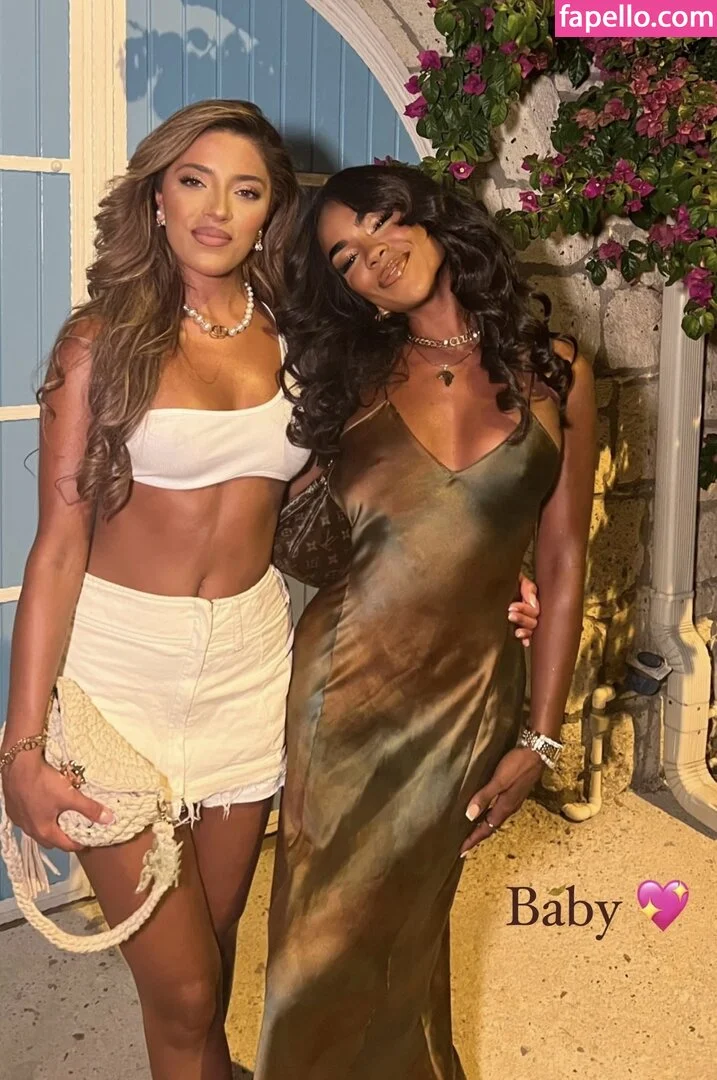 Alicia Awa Onlyfans Photo Gallery 