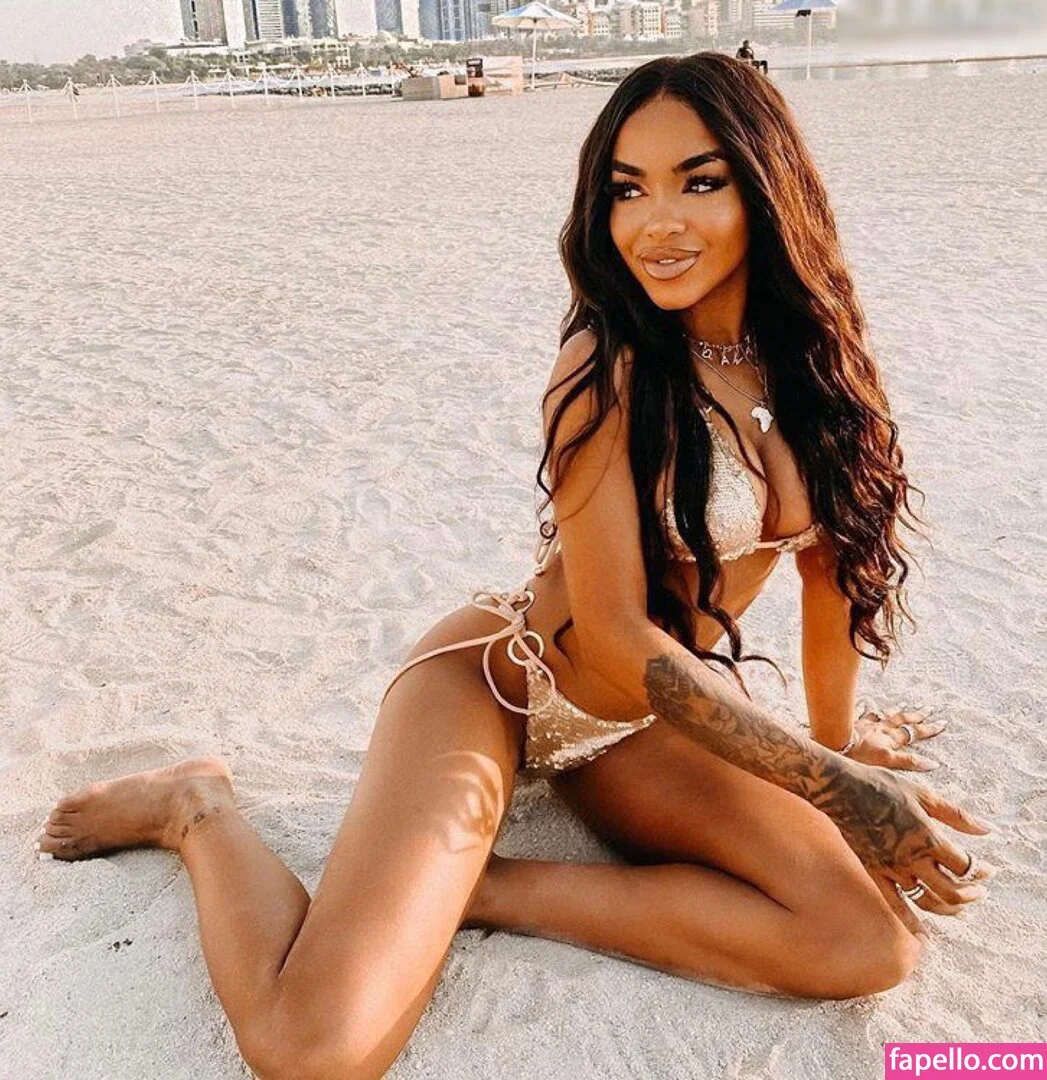 Alicia Awa Onlyfans Photo Gallery 