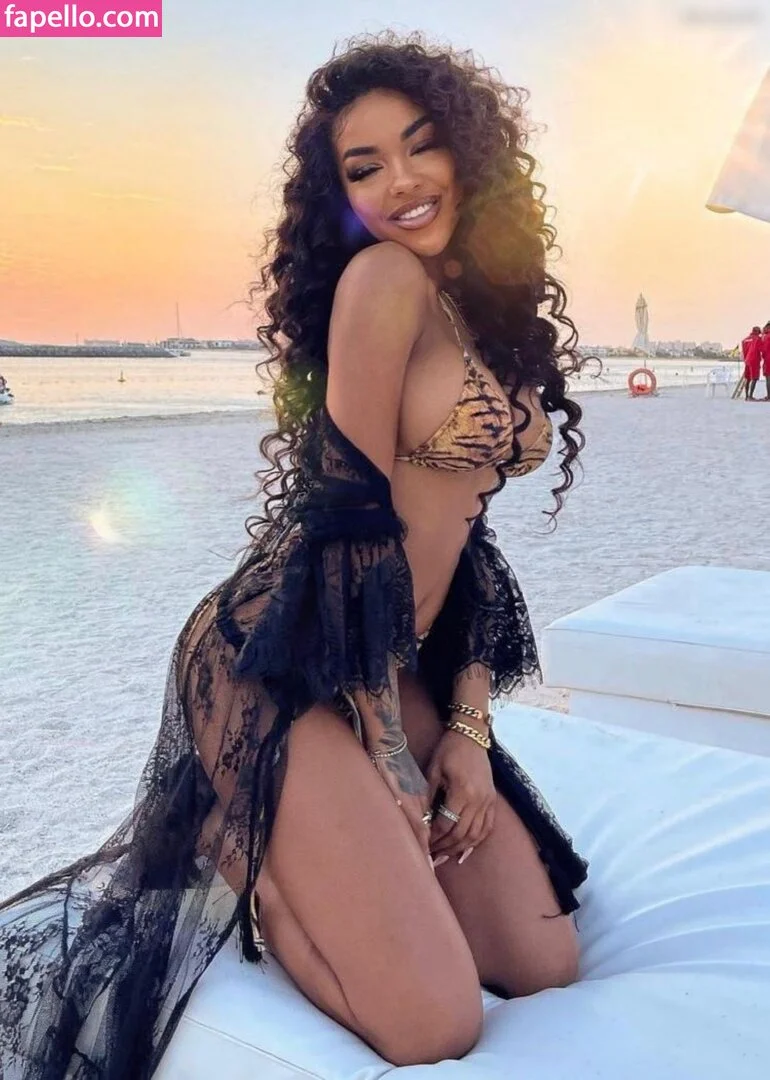 Alicia Awa Onlyfans Photo Gallery 