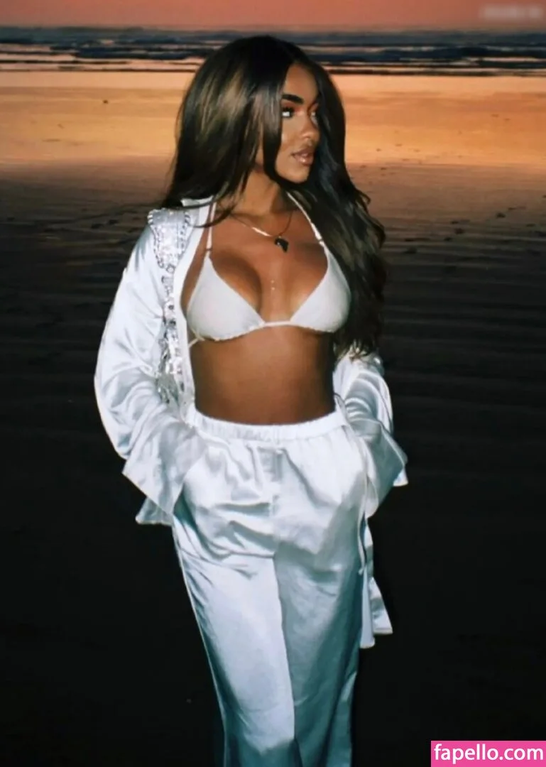 Alicia Awa Onlyfans Photo Gallery 