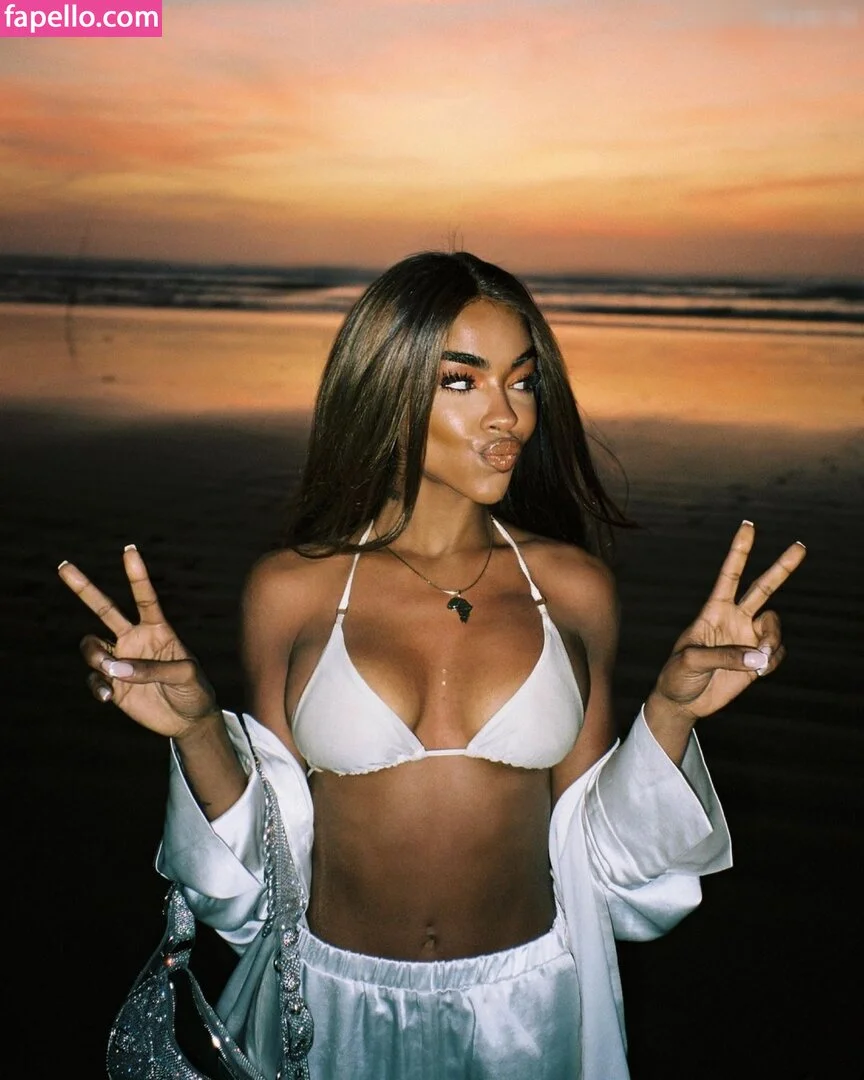 Alicia Awa Onlyfans Photo Gallery 