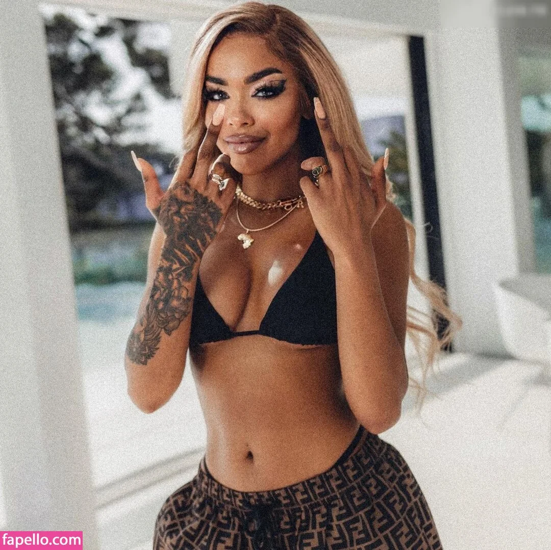 Alicia Awa Onlyfans Photo Gallery 