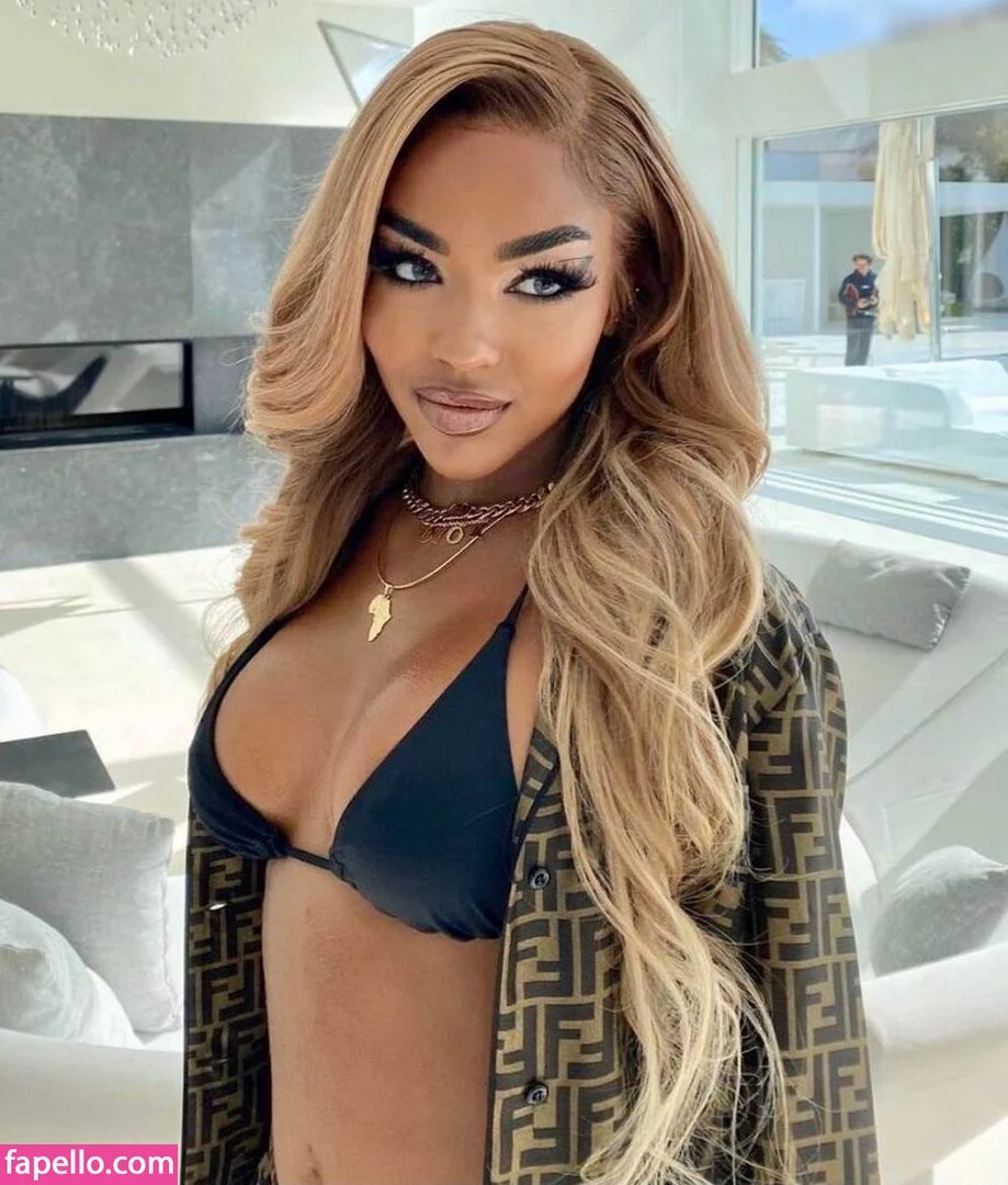 Alicia Awa Onlyfans Photo Gallery 