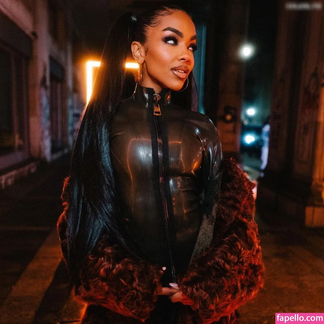 Alicia Awa Onlyfans Photo Gallery 