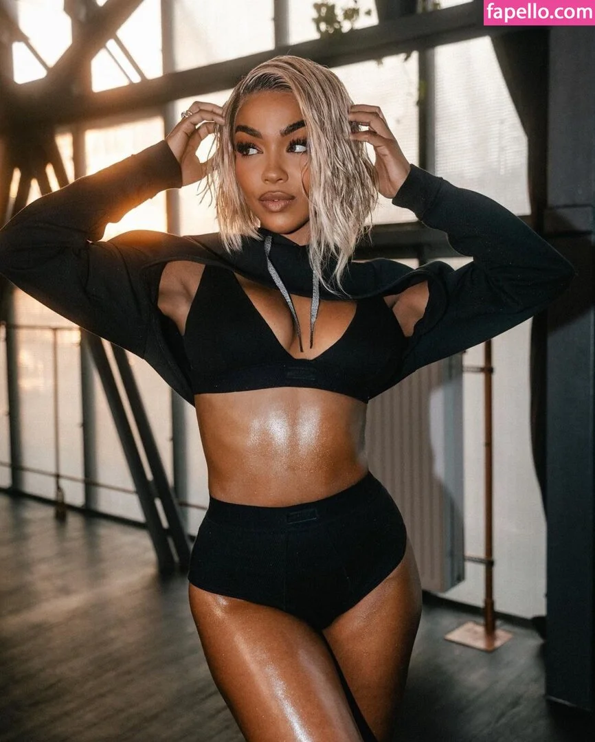 Alicia Awa Onlyfans Photo Gallery 