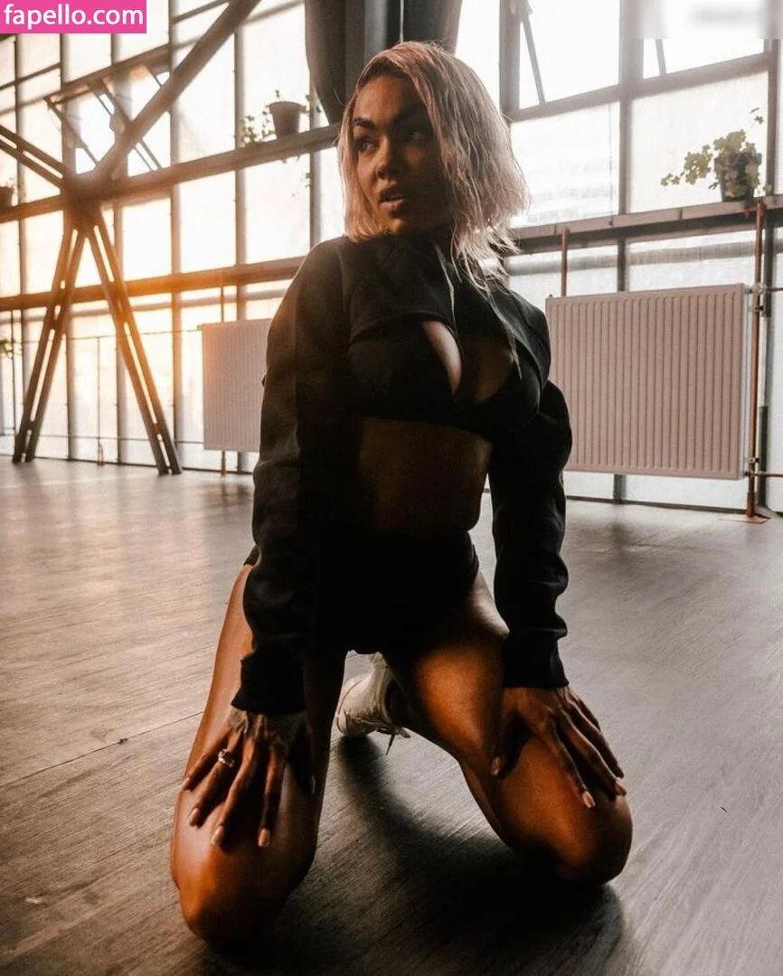 Alicia Awa Onlyfans Photo Gallery 