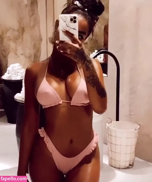 Alicia Awa Onlyfans Photo Gallery 