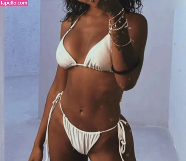 Alicia Awa Onlyfans Photo Gallery 