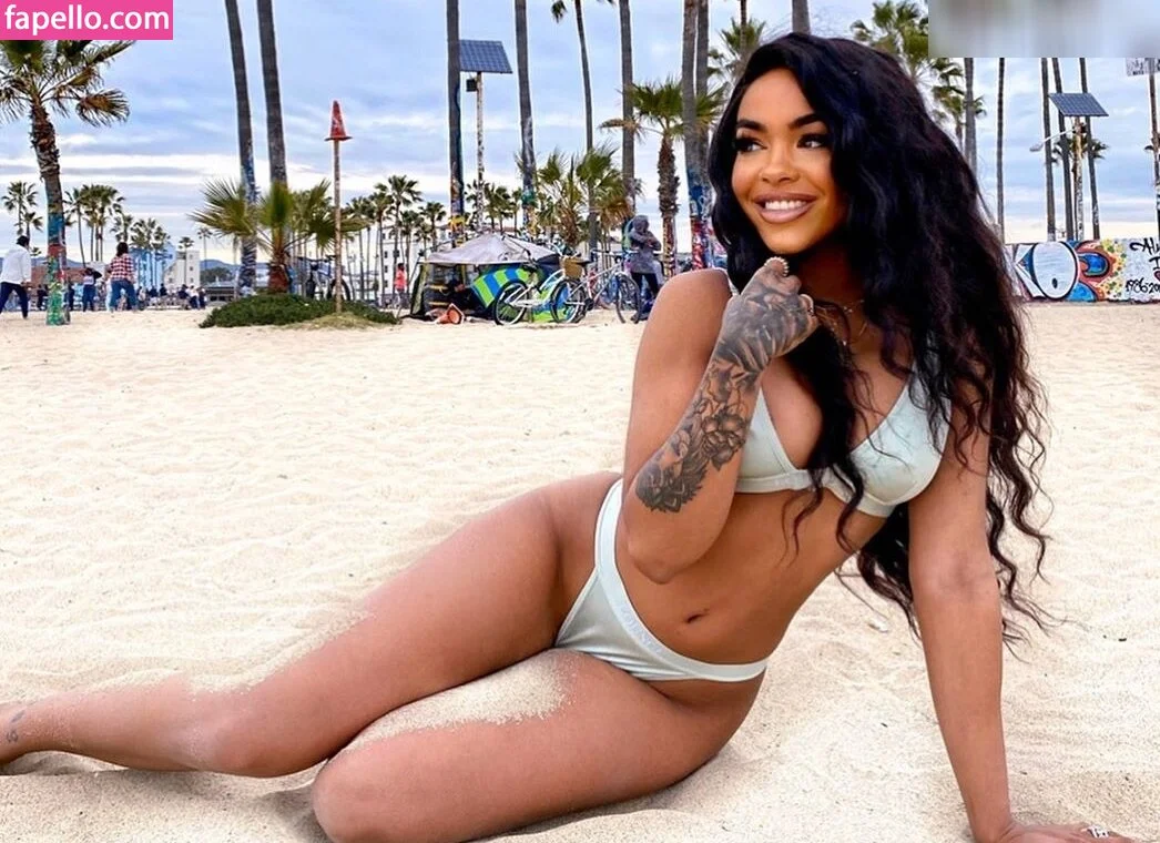 Alicia Awa Onlyfans Photo Gallery 