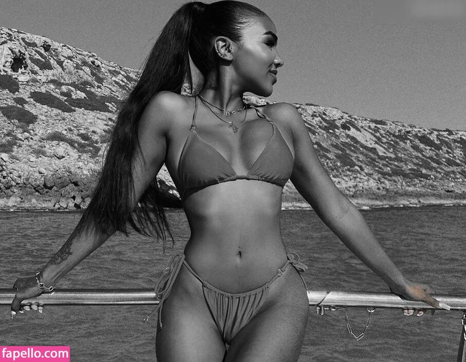 Alicia Awa Onlyfans Photo Gallery 