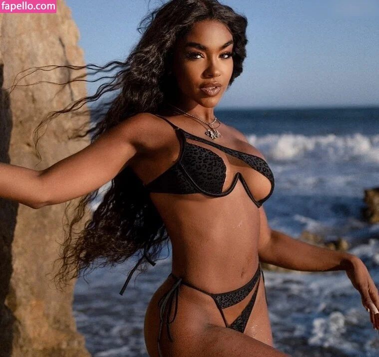 Alicia Awa Onlyfans Photo Gallery 