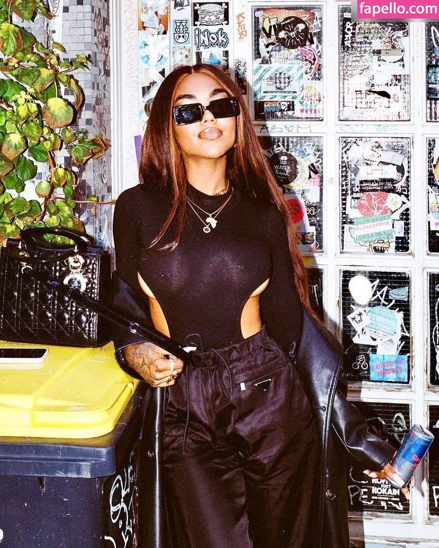 Alicia Awa Onlyfans Photo Gallery 