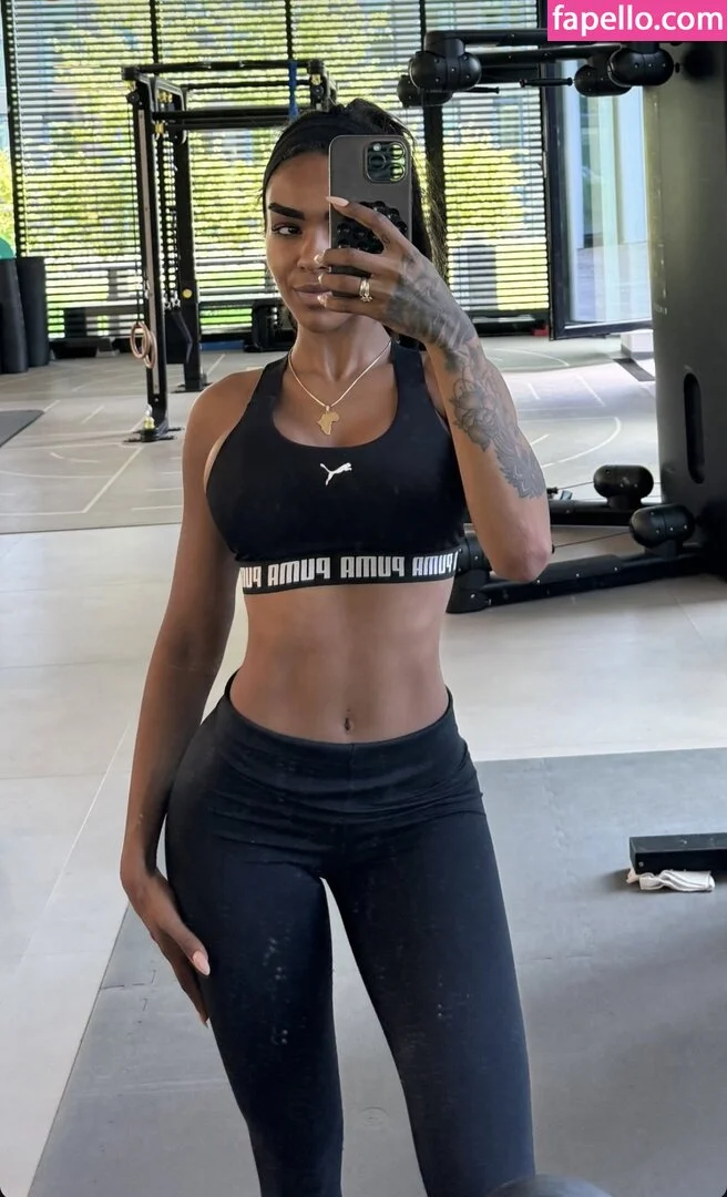 Alicia Awa Onlyfans Photo Gallery 