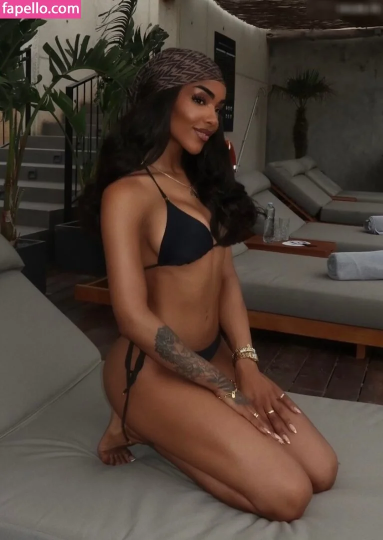 Alicia Awa Onlyfans Photo Gallery 