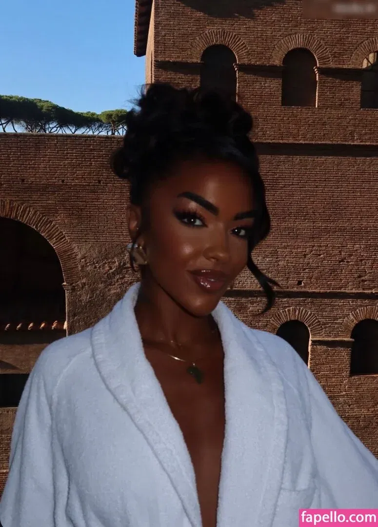 Alicia Awa Onlyfans Photo Gallery 