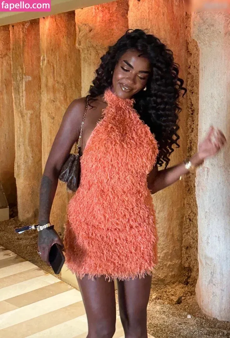 Alicia Awa Onlyfans Photo Gallery 