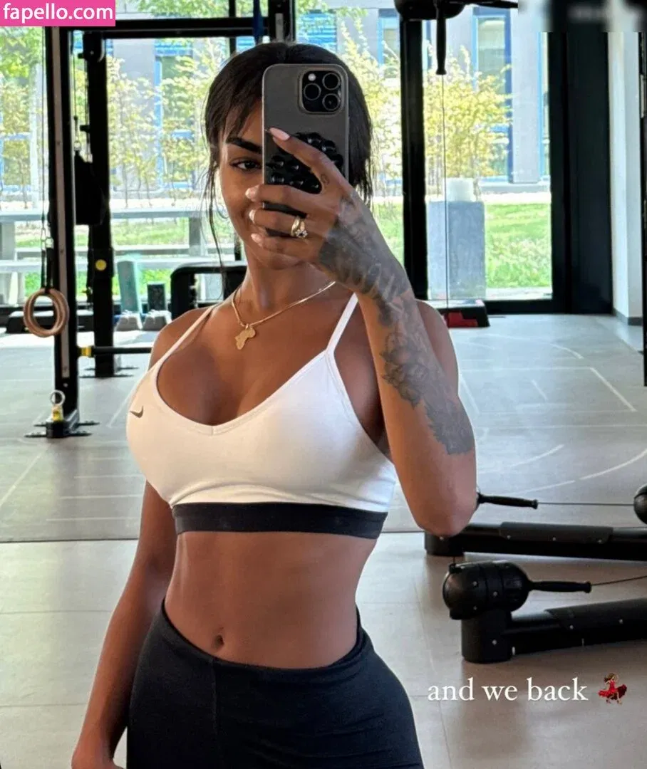 Alicia Awa Onlyfans Photo Gallery 