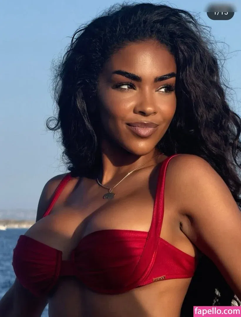 Alicia Awa Onlyfans Photo Gallery 