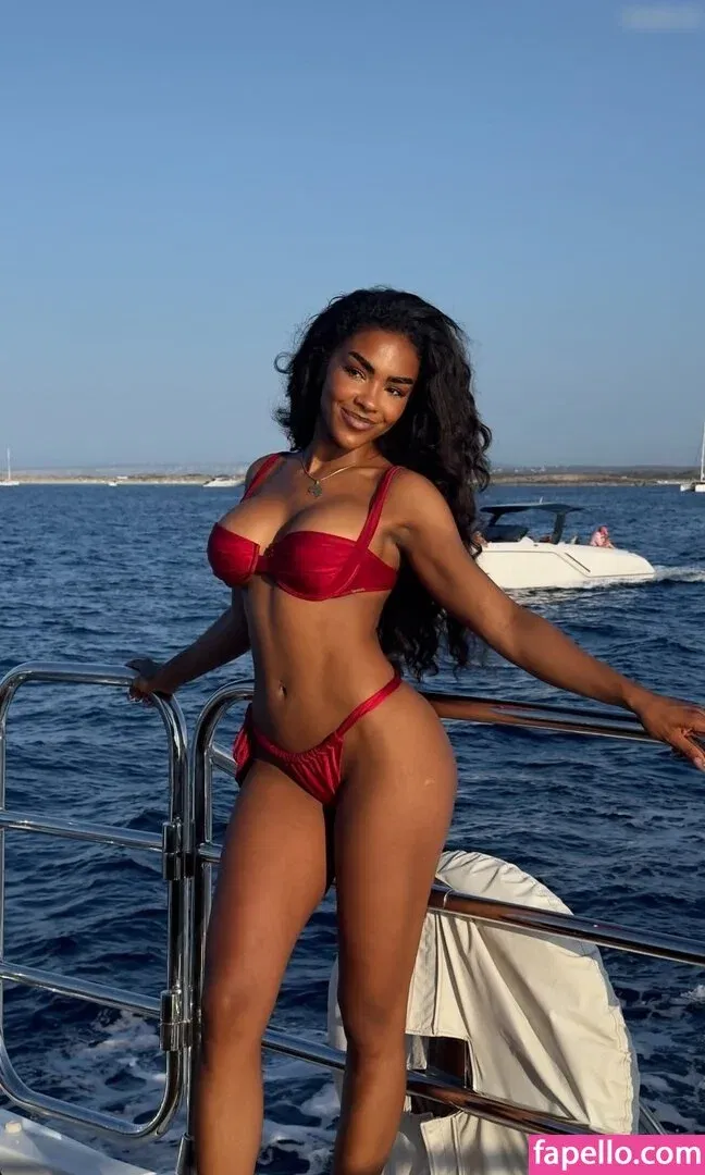 Alicia Awa Onlyfans Photo Gallery 