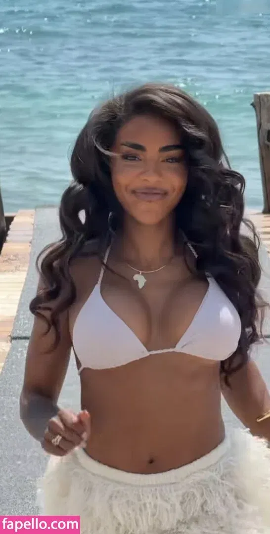 Alicia Awa Onlyfans Photo Gallery 