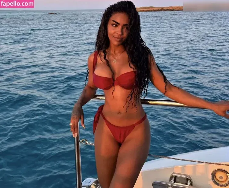 Alicia Awa Onlyfans Photo Gallery 