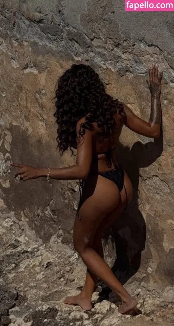 Alicia Awa Onlyfans Photo Gallery 