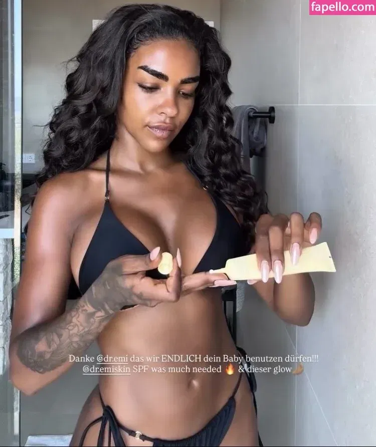 Alicia Awa Onlyfans Photo Gallery 