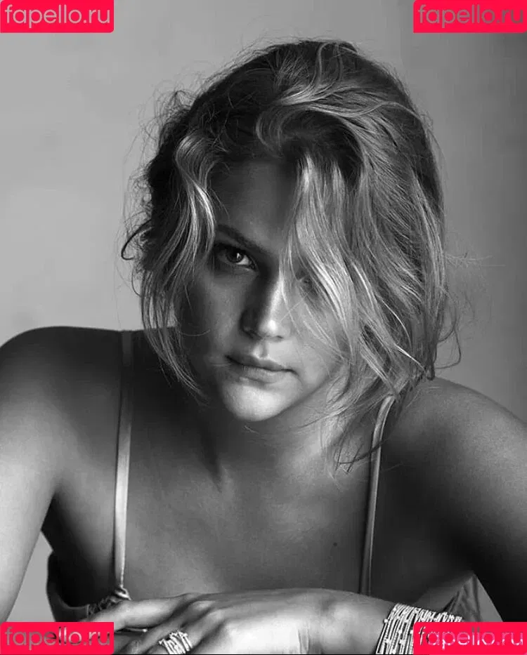 Esti Ginzburg Onlyfans Photo Gallery 