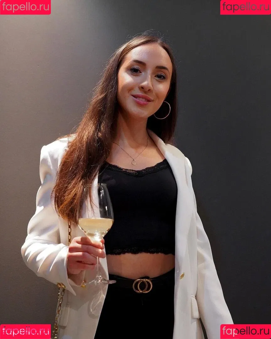 Juliabellax Onlyfans Photo Gallery 