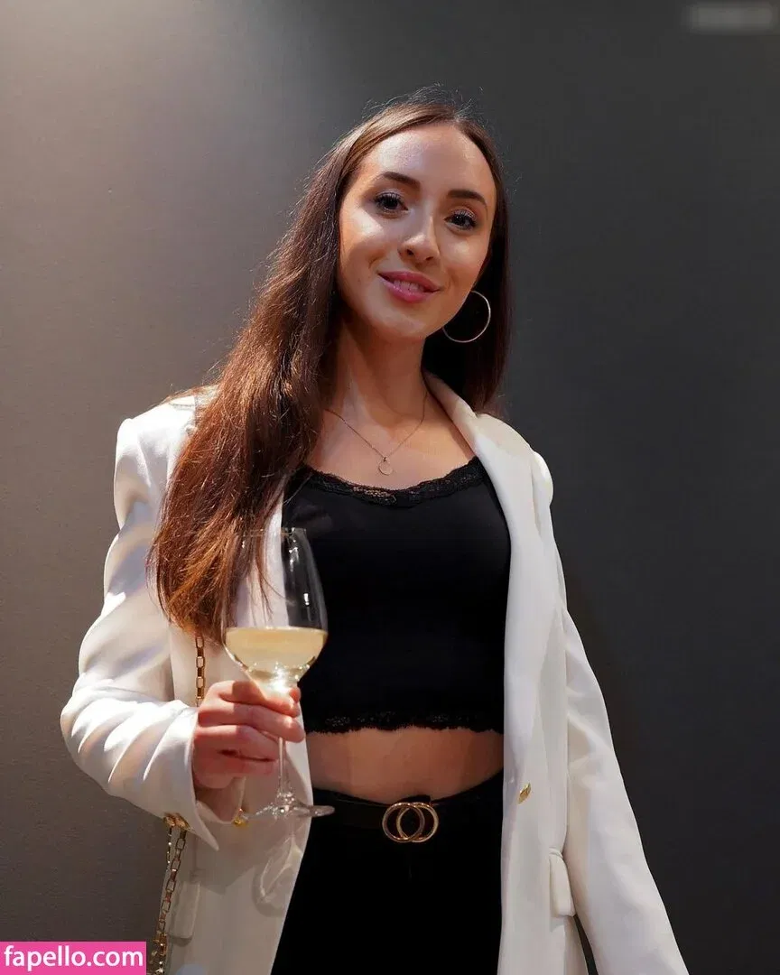 Juliabellax Onlyfans Photo Gallery 