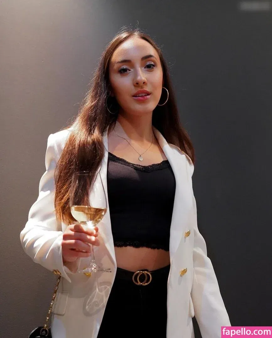 Juliabellax Onlyfans Photo Gallery 