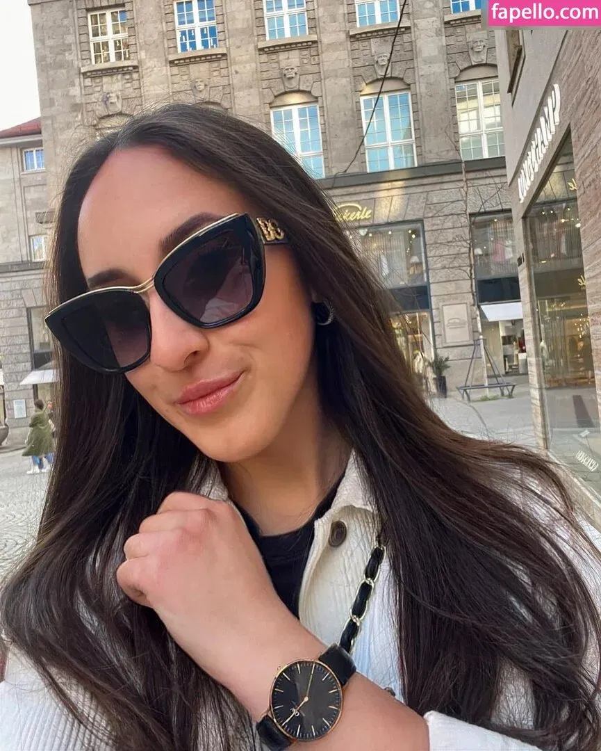 Juliabellax Onlyfans Photo Gallery 