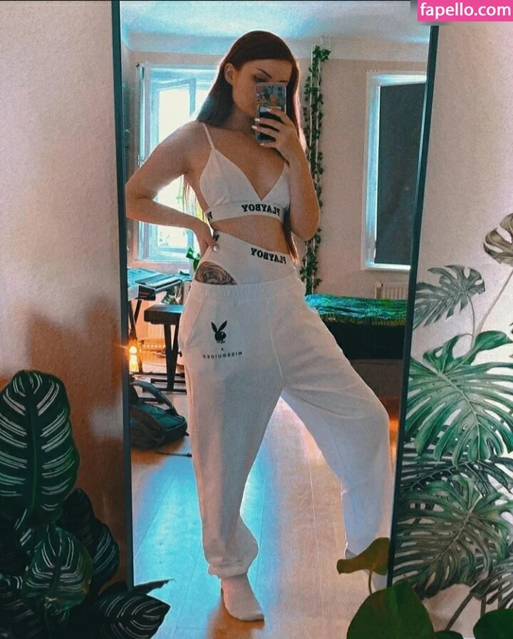 Analag.a Onlyfans Photo Gallery 