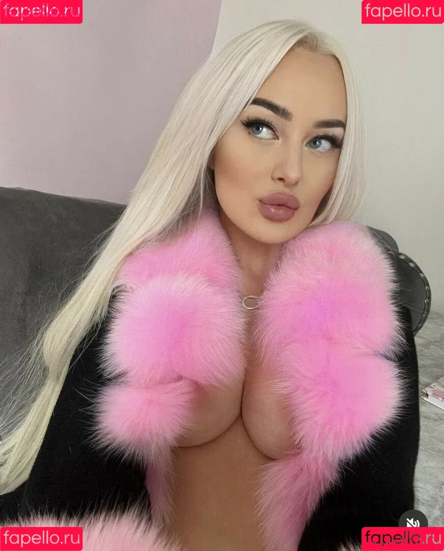 Emily Rose Onlyfans Photo Gallery 