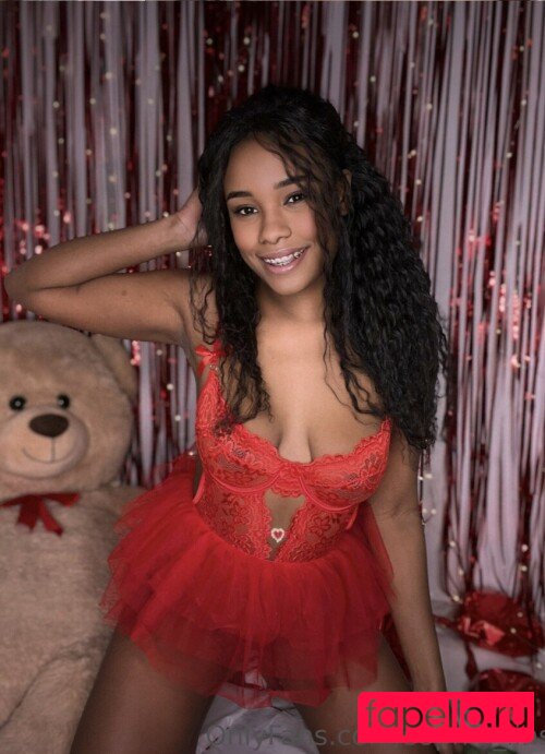 Sophia Lins Onlyfans Photo Gallery 