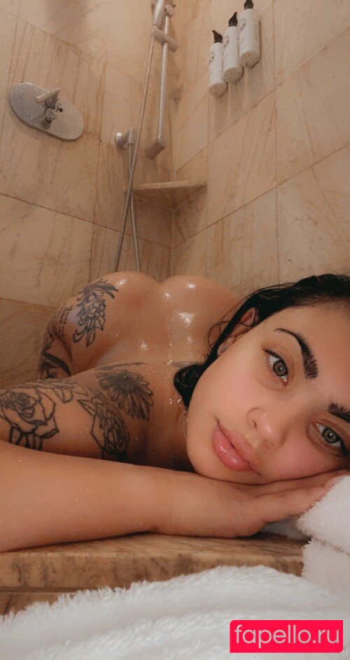 Lolo's Worlds Nude Onlyfans Photo 5