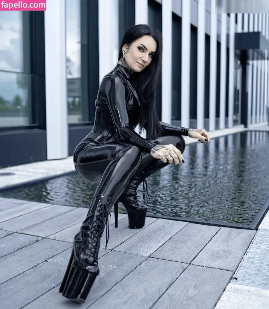 Bella Isadora Onlyfans Photo Gallery 