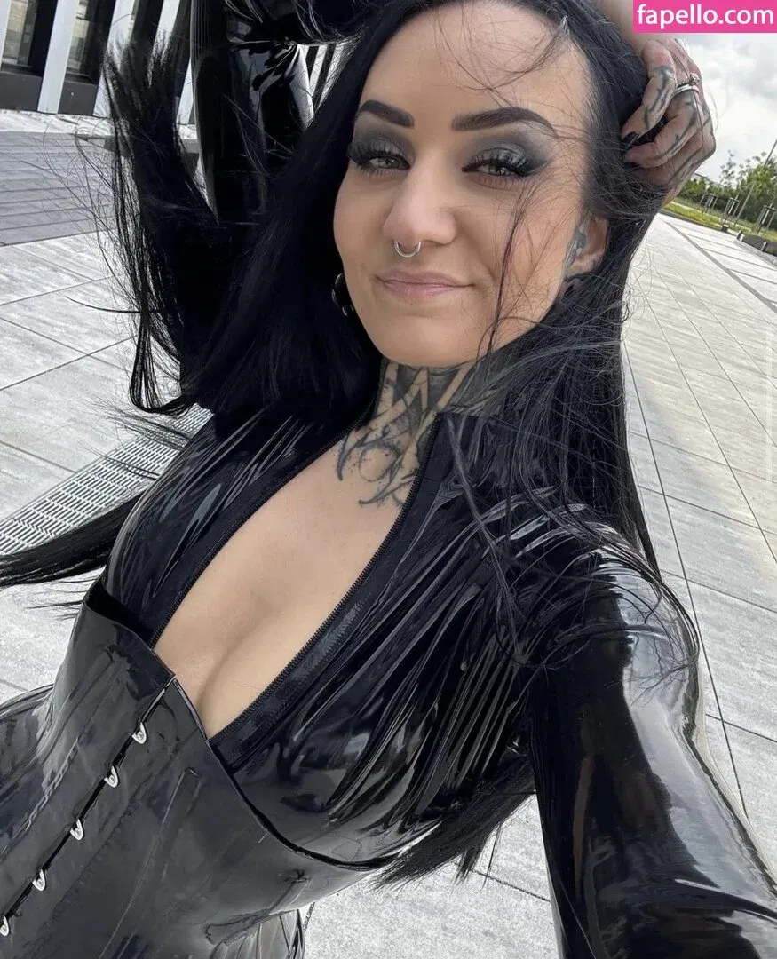 Bella Isadora Onlyfans Photo Gallery 