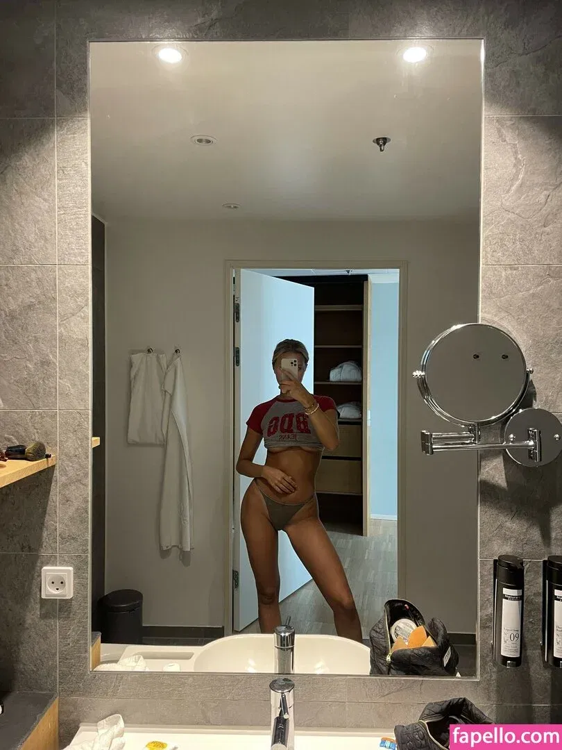 Sofie Mai Onlyfans Photo Gallery 