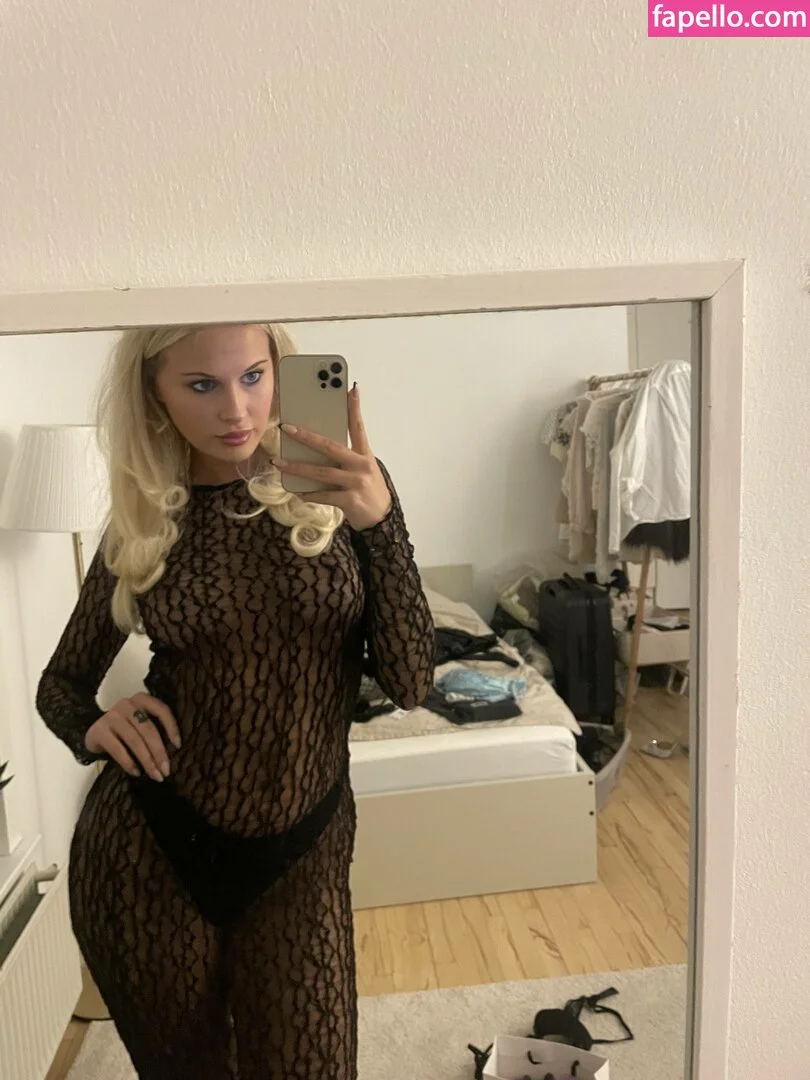 Sofie Mai Onlyfans Photo Gallery 